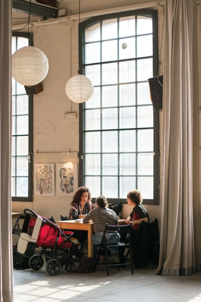 Entrevista previa entre Crisàlide Comunicació y Maria Aran.